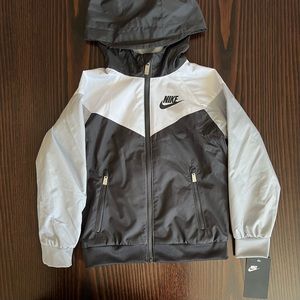 Nike Windrunner Jacket Boys Preschool size 5 black and white with grey